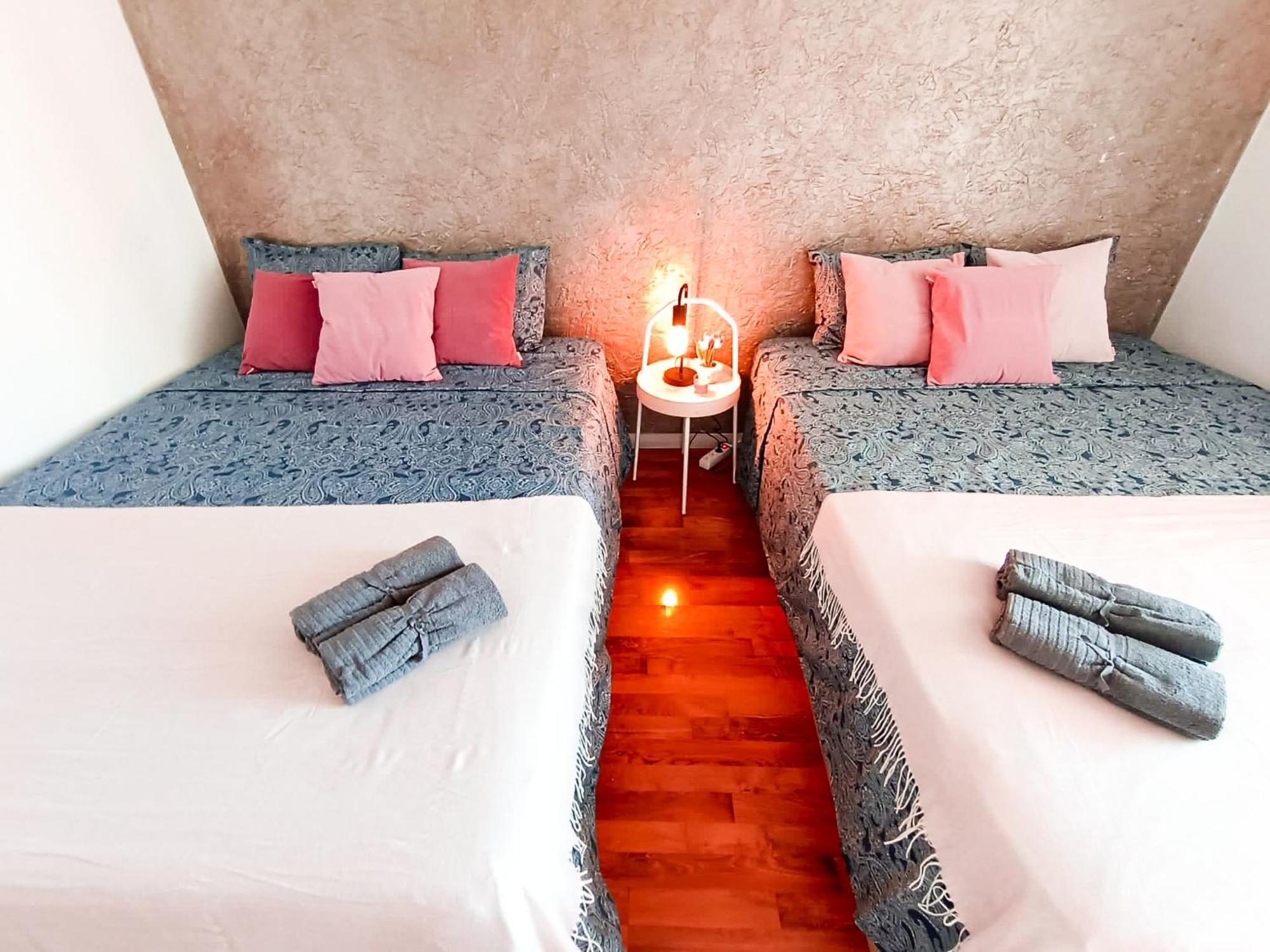 برشلونة By Urquinaona Private Rooms المظهر الخارجي الصورة